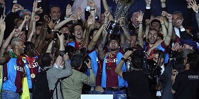  Süper lig şampiyonu Trabzonspor kupasını aldı !