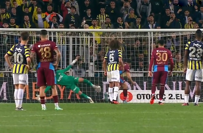 Trabzonspor, Fenerbahçe Karşısında Tutunamadı!