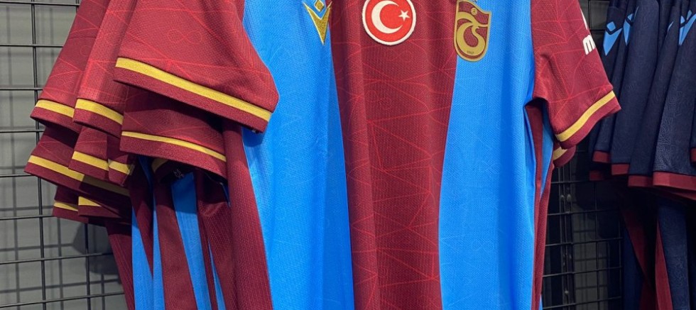 Trabzonspor'un şampiyonluk forması TS CLUB raflarında yerini aldı