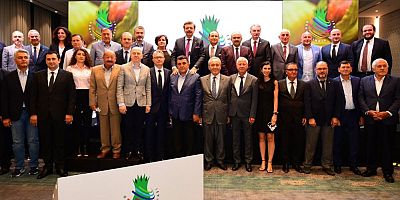 Trabzon'da fındık ihracat rekortmenleri ödüllerini aldı